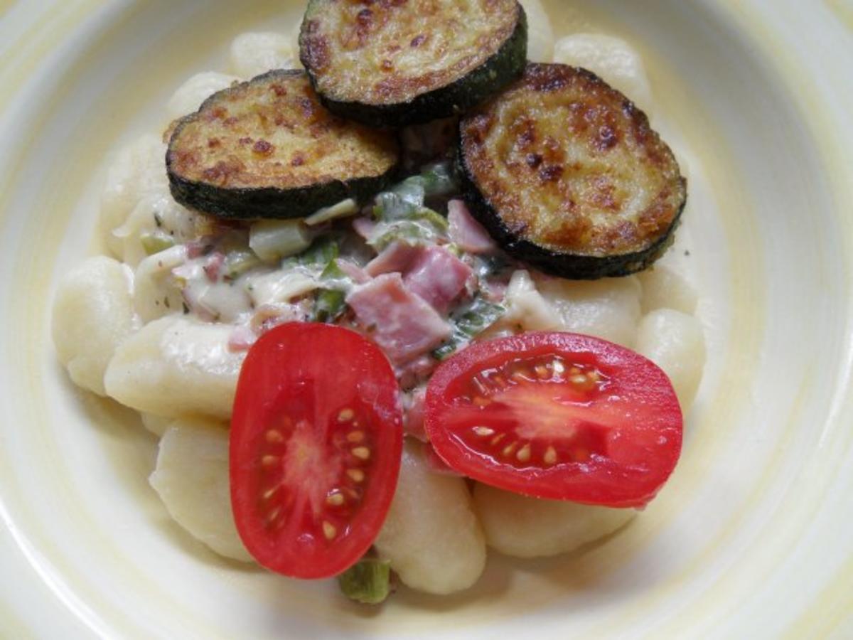 Gnocchi in Schinken-Sahnesauce mit gebratenen Zucchini - Rezept - Bild Nr. 15
