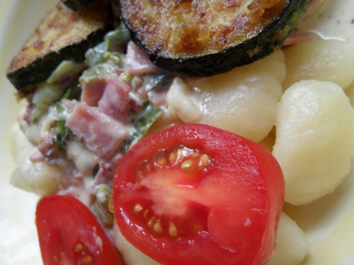 Gnocchi in Schinken-Sahnesauce mit gebratenen Zucchini - Rezept - Bild Nr. 2