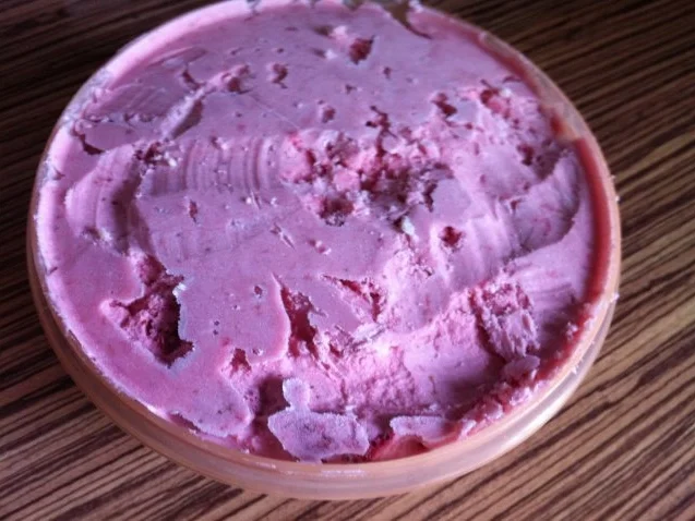 "EISCREME" Erdbeer-Milcheiscreme - Rezept