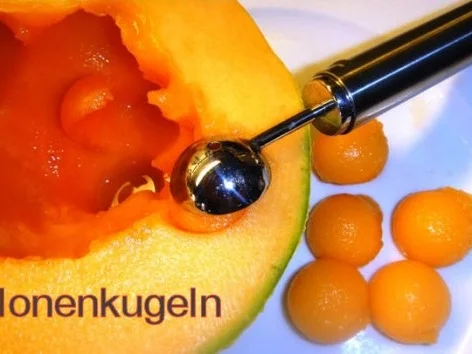 Melonen-Sorbet auf seinem Couli mit Porto und Pistazien - Rezept - Bild Nr. 2