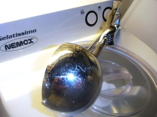 Melonen-Sorbet auf seinem Couli mit Porto und Pistazien - Rezept - Bild Nr. 3