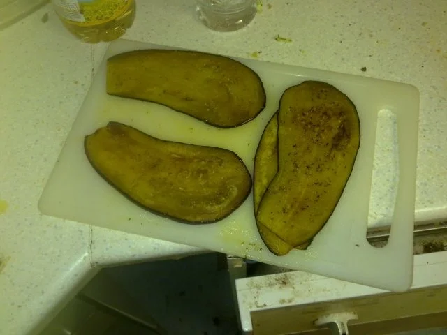 Rezept: Rindersteak mit gefüllten Auberginenröllchen Bild Nr. 3 Rindersteak mit gefüllten Auberginenröllchen - Rezept - Bild Nr. 3