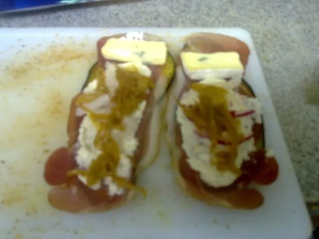 Rezept: Rindersteak mit gefüllten Auberginenröllchen Bild Nr. 5 Rindersteak mit gefüllten Auberginenröllchen - Rezept - Bild Nr. 5