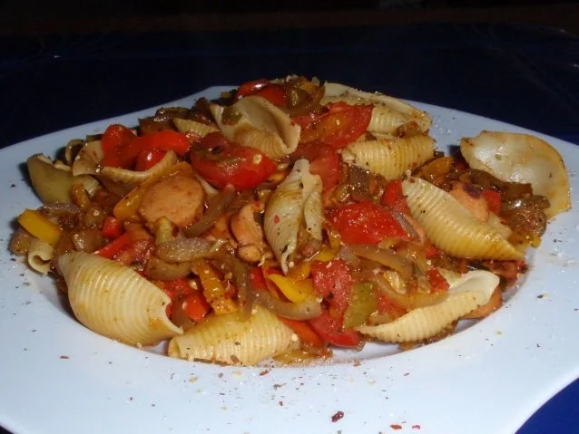 Bunte-Würstchen-Nudel-Pfanne - Rezept