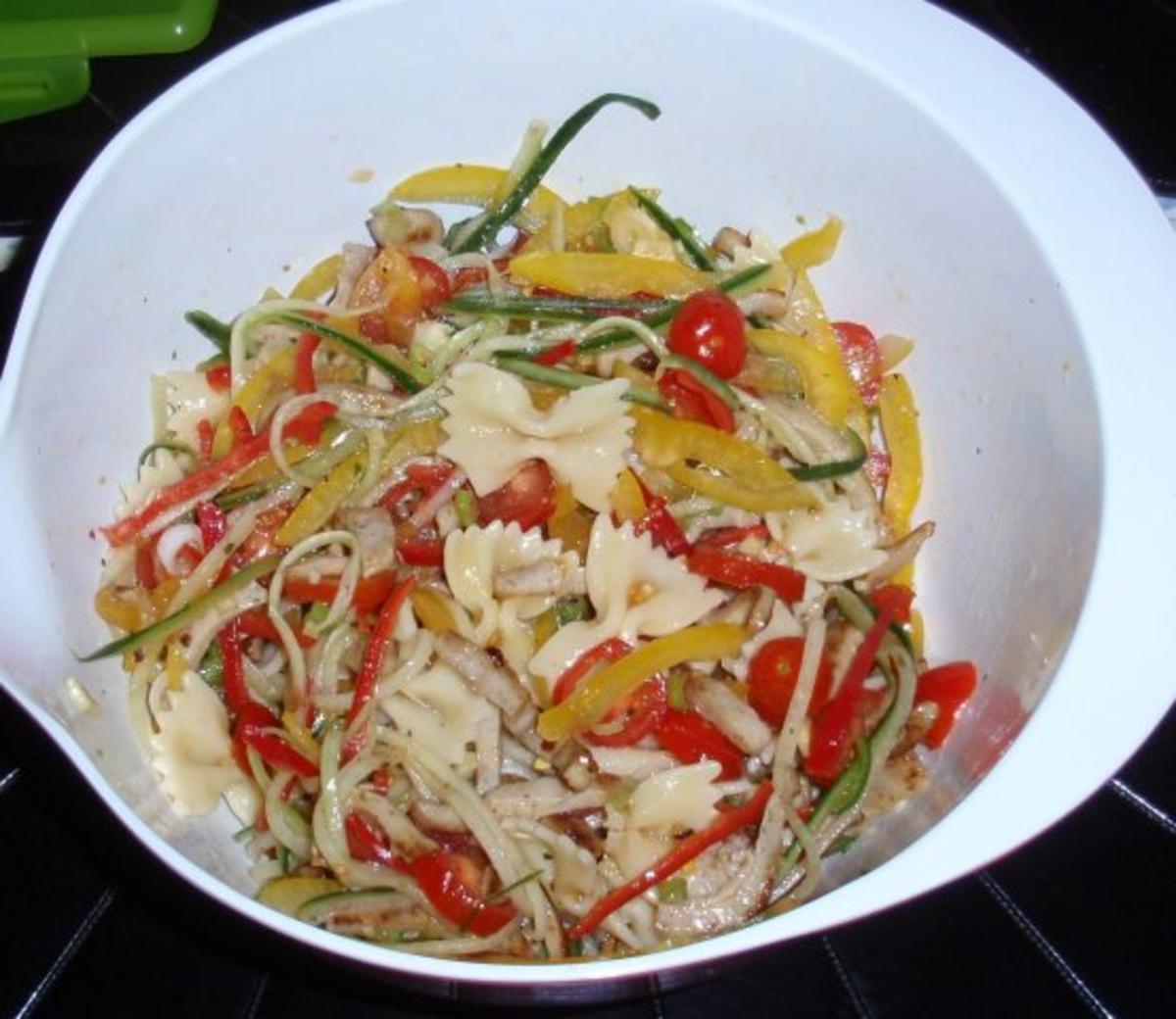 Nudelsalat *Sommerlaune* - Rezept - Bild Nr. 13