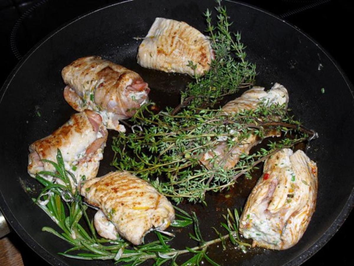 Putenröllchen mit Kräuterfrischkäse - einfach - 72 kcal/100g