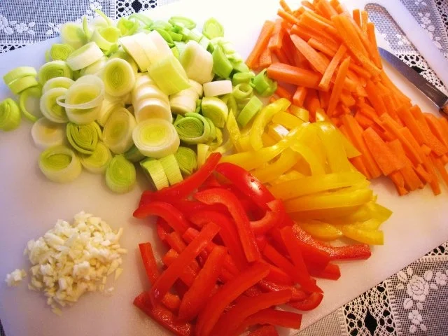 Gemüsepfanne,  mit einem Nackensteak gedünstet ... - Rezept - Bild Nr. 3