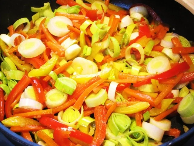 Gemüsepfanne,  mit einem Nackensteak gedünstet ... - Rezept - Bild Nr. 5