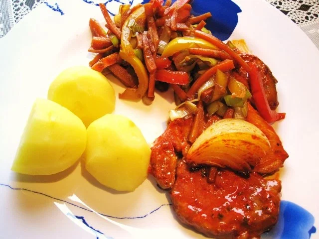 Gemüsepfanne,  mit einem Nackensteak gedünstet ... - Rezept - Bild Nr. 7