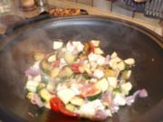 Wok-Gemüse mit Erdnuss-Soße - Rezept