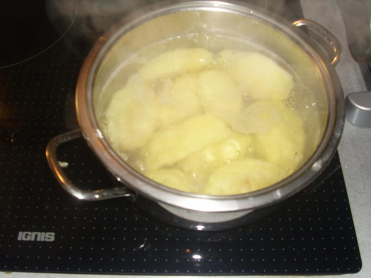 Gefüllte Frikadellen-Rosmarinkartoffeln und Tzaziki - Rezept - Bild Nr. 3