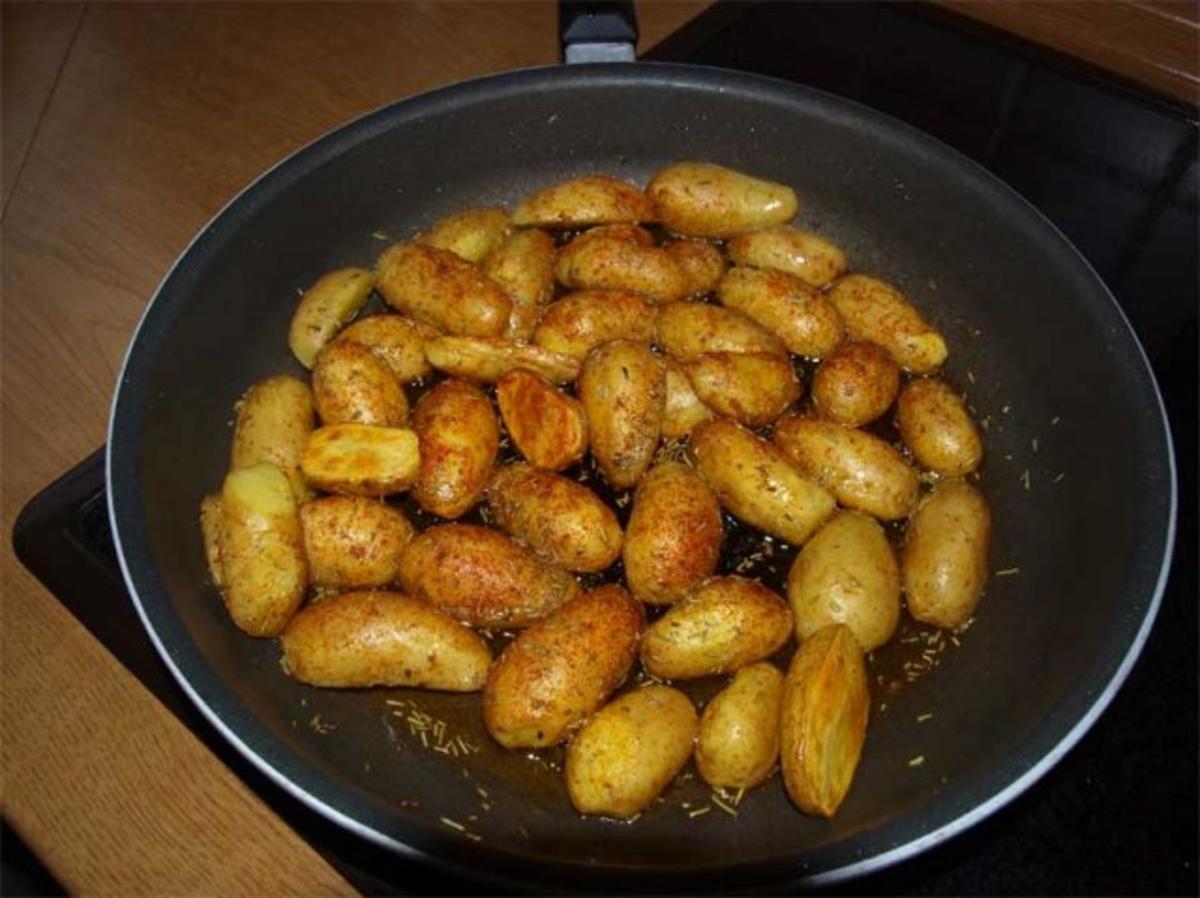 gebratene Kartoffeln mit Rosmarin (Pommes de terre au romarin et huile ...