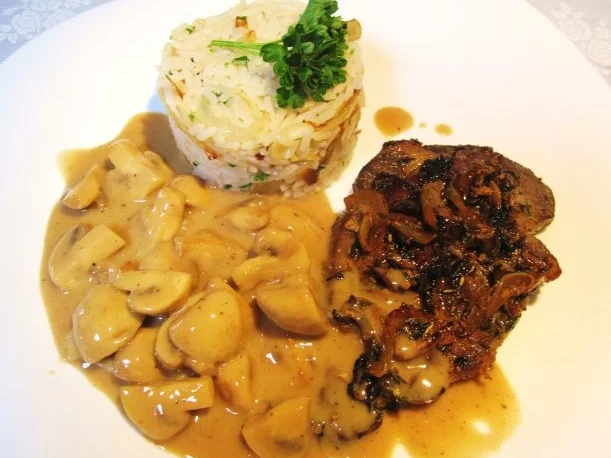 Rezept: Champignons in einer leichten Rahmsoße Champignons in einer leichten Rahmsoße - Rezept