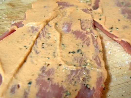 Scharfe Kalbsschnitzel mit Rosmarin-Knoblauch-Drillingen - Rezept - Bild Nr. 3