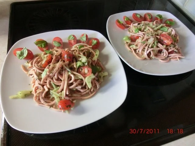Rezept: Wurstsalat mit Kirschtomaten und Fenchel Bild Nr. 10 Wurstsalat mit Kirschtomaten und Fenchel - Rezept - Bild Nr. 10