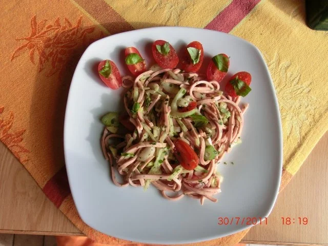 Rezept: Wurstsalat mit Kirschtomaten und Fenchel Bild Nr. 11 Wurstsalat mit Kirschtomaten und Fenchel - Rezept - Bild Nr. 11