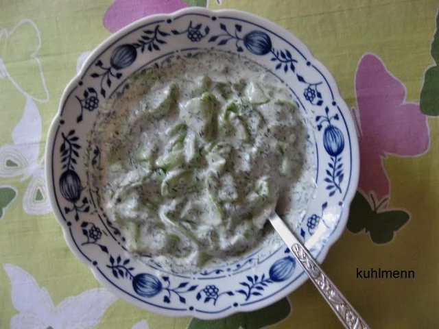 Rezept: Gurkensalat in Dillsauerrahm Gurkensalat in Dillsauerrahm - Rezept