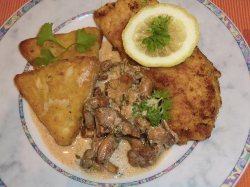 Putenschnitzel mit Parmesankruste und Pfifferlingen mit Röstis ...