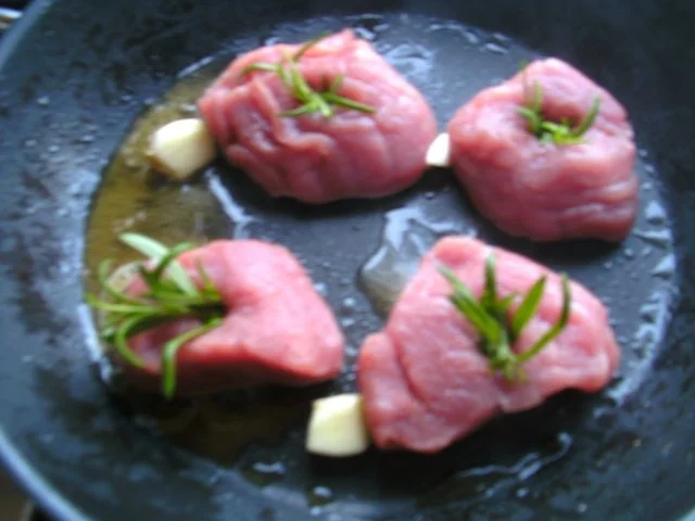 Schweine-Medaillons  mit Zwiebel.. niedrig gegart.. - Rezept - Bild Nr. 5