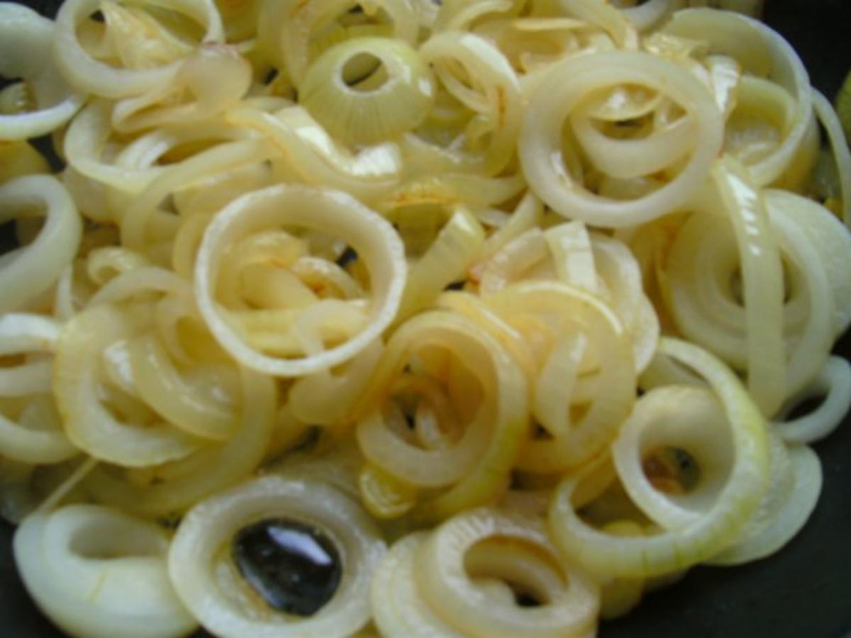 Schweine Medaillons mit Zwiebel niedrig gegart - einfach - 133 kcal/100g