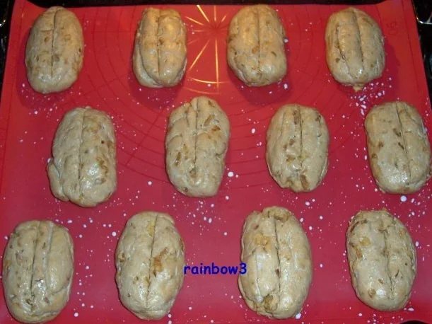 Rezept: Backen: Vollkorn-Zwiebel-Brötchen Bild Nr. 9 Backen: Vollkorn-Zwiebel-Brötchen - Rezept - Bild Nr. 9