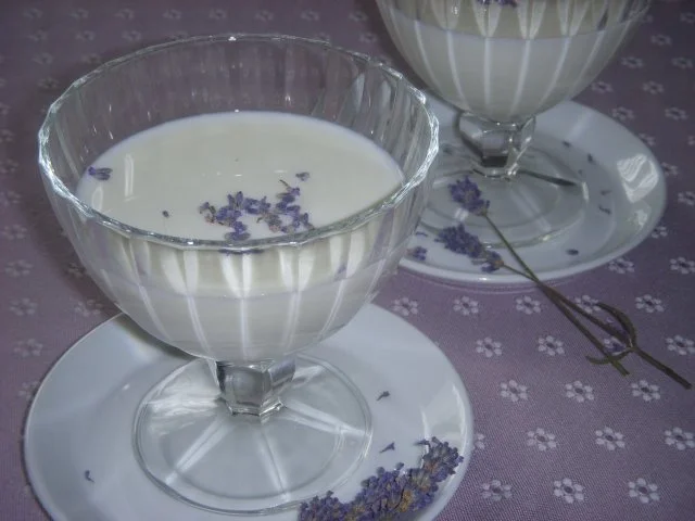 Rezept: LAVENDELBLÜTENCREME LAVENDELBLÜTENCREME - Rezept