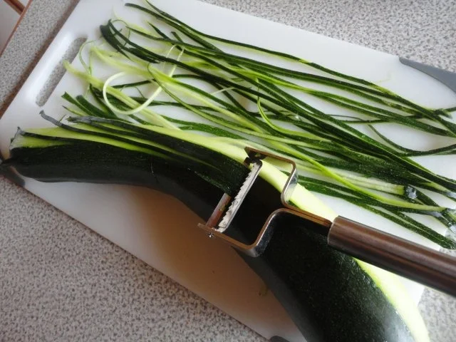 Zucchini Spagetthi in Chilli Sauce - Rezept - Bild Nr. 2