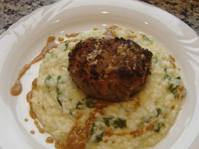 Gratiniertes Rinderfilet mit Basilikumrisotto und Thymianjus - Rezept