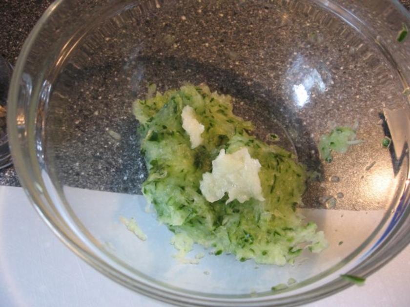 Tsatsiki – Zaziki wie in Griechenland - schnell &amp; einfach - 47 kcal/100g