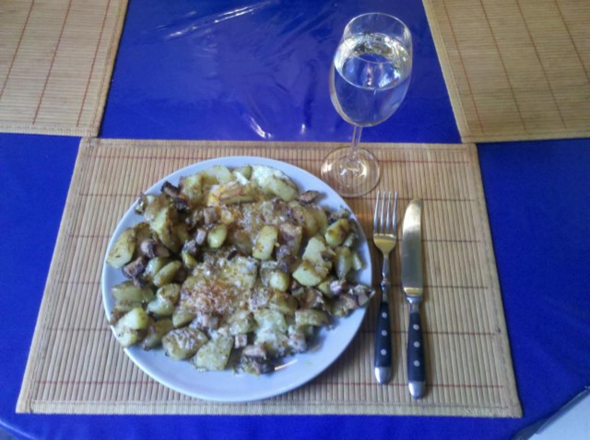 Kartofeln: Kartoffelpfanne mit Fleischkäse und Spiegelei - Rezept