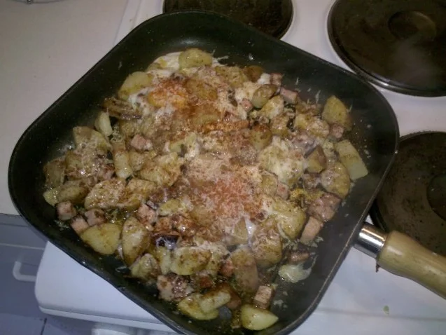 Rezept: Kartofeln: Kartoffelpfanne mit Fleischkäse und Spiegelei Bild Nr. 4 Kartofeln: Kartoffelpfanne mit Fleischkäse und Spiegelei - Rezept - Bild Nr. 4