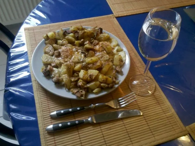 Rezept: Kartofeln: Kartoffelpfanne mit Fleischkäse und Spiegelei Bild Nr. 5 Kartofeln: Kartoffelpfanne mit Fleischkäse und Spiegelei - Rezept - Bild Nr. 5
