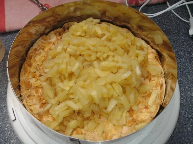 Baiser-Mandeltraum mit Apfelfüllung - Rezept - Bild Nr. 6