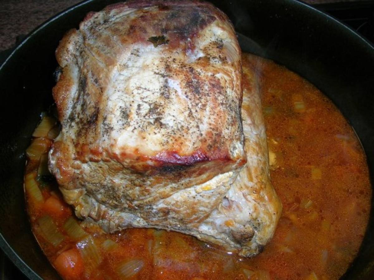 Kotelettbraten am Stück, mit gefüllten Wirsingrouladen und Kartoffeln - Hausmannskost- - Rezept - Bild Nr. 4