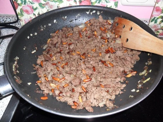 Rezept: Teigtaschen gefüllt mit Rinderhack und Pinienkerne Bild Nr. 3 Teigtaschen gefüllt mit Rinderhack und Pinienkerne - Rezept - Bild Nr. 3