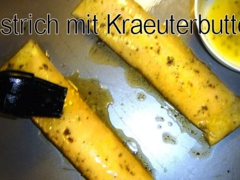 Kraeuter-Mager-Frischkaese in Brick auf Granatapfel-Fenchelsalat und Speck-Croutons - Rezept - Bild Nr. 4