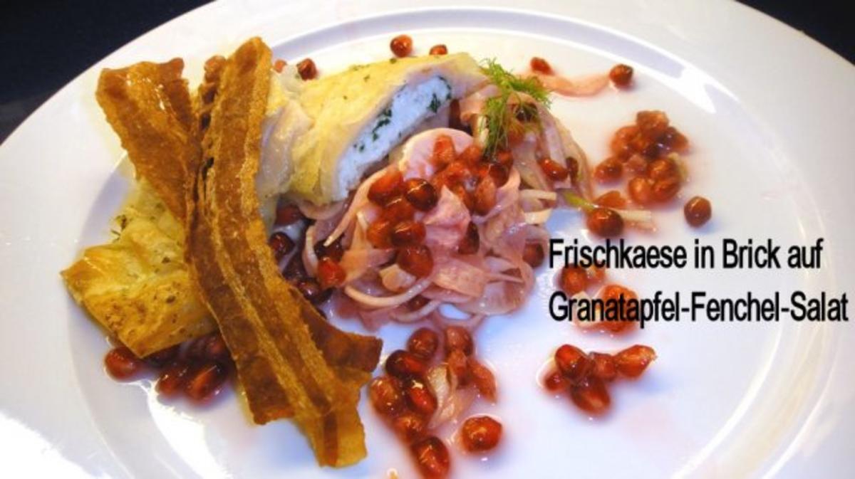 Kraeuter-Mager-Frischkaese in Brick auf Granatapfel-Fenchelsalat und Speck-Croutons - Rezept