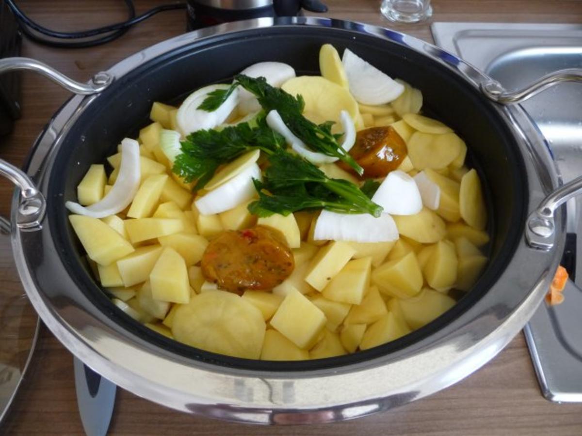 Suppen & Eintöpfe : Schnelle Kartoffelsuppe mit Geflügelwürstchen - Rezept - Bild Nr. 3