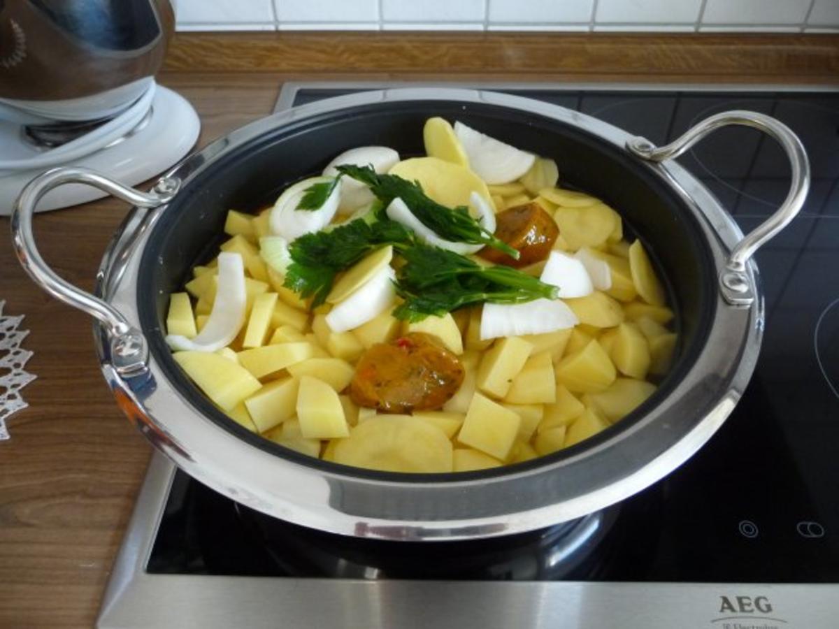 Suppen & Eintöpfe : Schnelle Kartoffelsuppe mit Geflügelwürstchen - Rezept - Bild Nr. 4