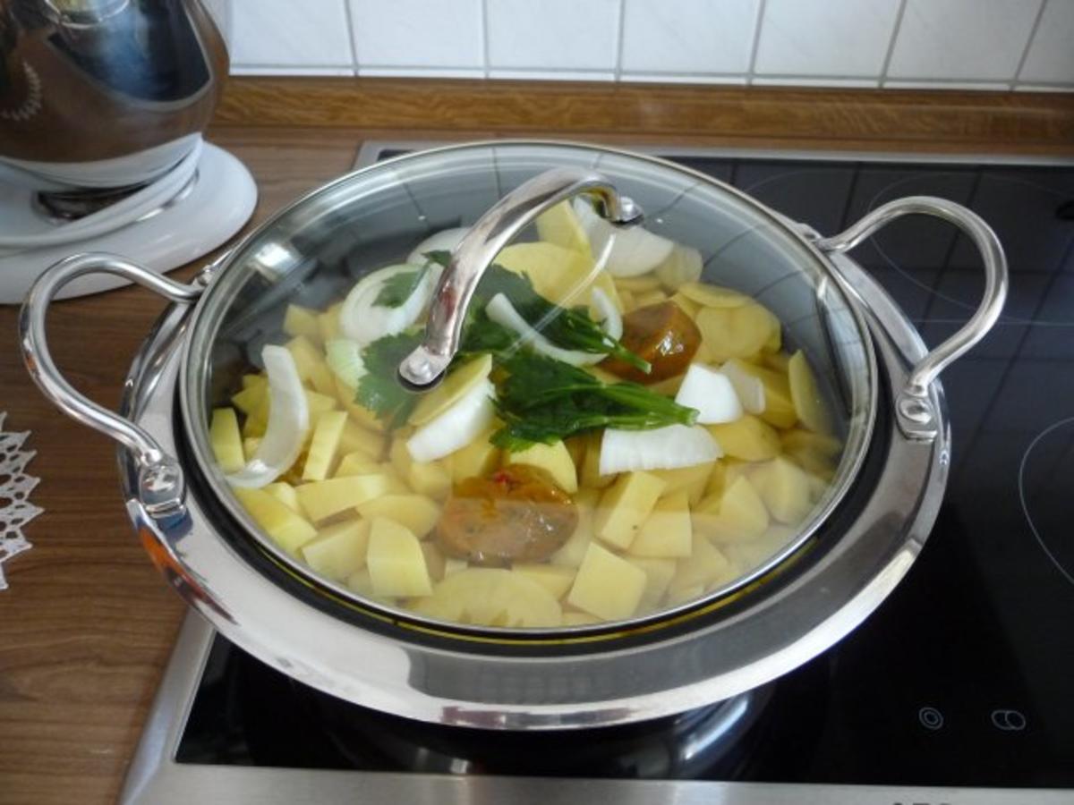 Suppen & Eintöpfe : Schnelle Kartoffelsuppe mit Geflügelwürstchen - Rezept - Bild Nr. 5