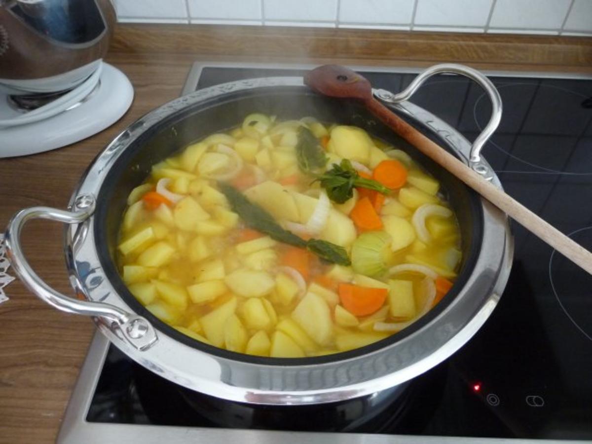 Suppen & Eintöpfe : Schnelle Kartoffelsuppe mit Geflügelwürstchen - Rezept - Bild Nr. 6