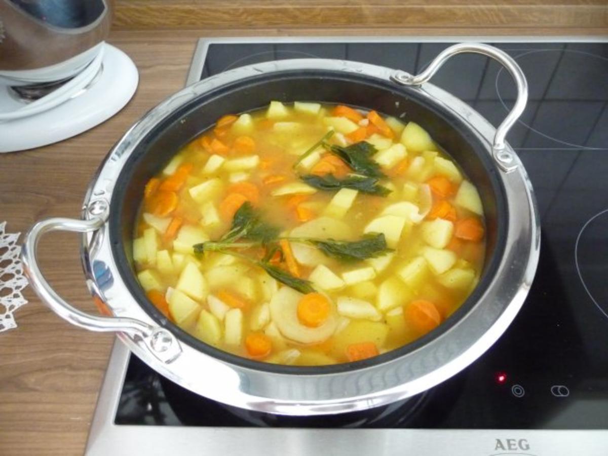 Suppen & Eintöpfe : Schnelle Kartoffelsuppe mit Geflügelwürstchen - Rezept - Bild Nr. 8