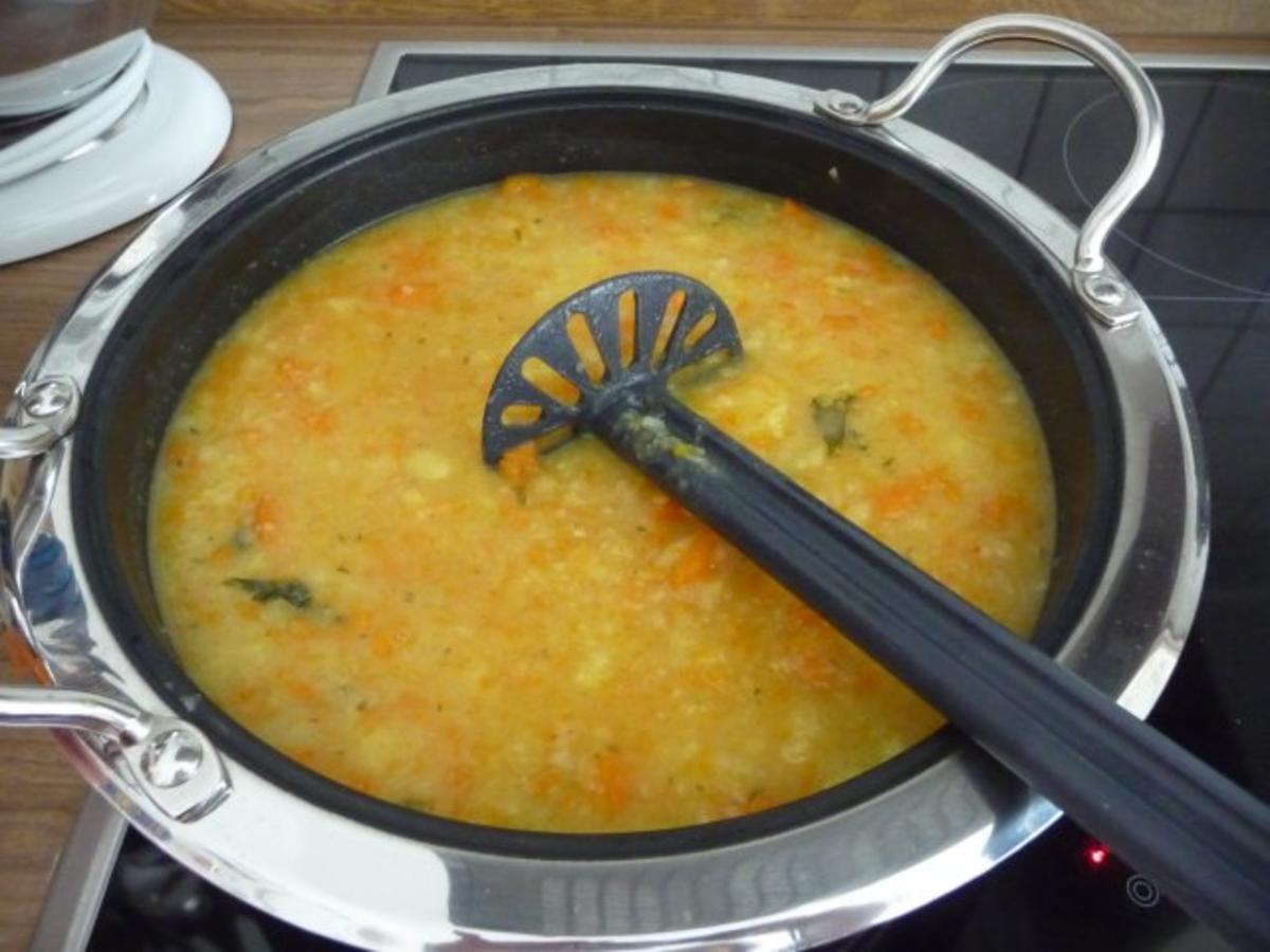 Suppen & Eintöpfe : Schnelle Kartoffelsuppe mit Geflügelwürstchen - Rezept - Bild Nr. 9