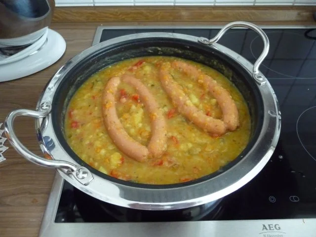 Rezept: Suppen & Eintöpfe : Schnelle Kartoffelsuppe mit Geflügelwürstchen Bild Nr. 10 Suppen & Eintöpfe : Schnelle Kartoffelsuppe mit Geflügelwürstchen - Rezept - Bild Nr. 10