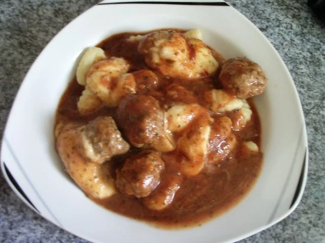 Hackbällchen in Tomatensoße, überbacken - Rezept - Bild Nr. 2