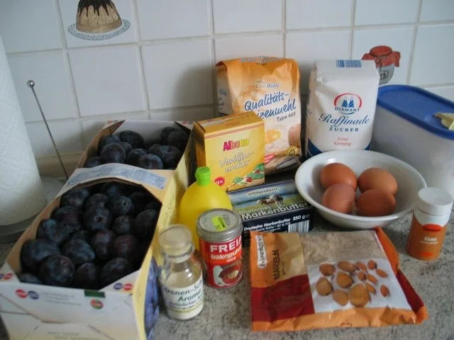 Rezept: Kuchen: Pflaumenkuchen mit Mandelstreusel und Zuckerguss Kuchen: Pflaumenkuchen mit Mandelstreusel und Zuckerguss - Rezept