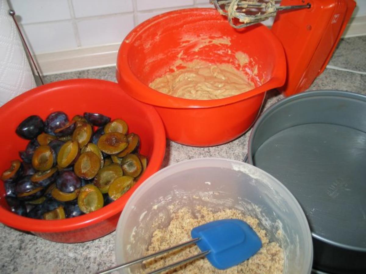 Kuchen: Pflaumenkuchen mit Mandelstreusel und Zuckerguss - Rezept - Bild Nr. 2