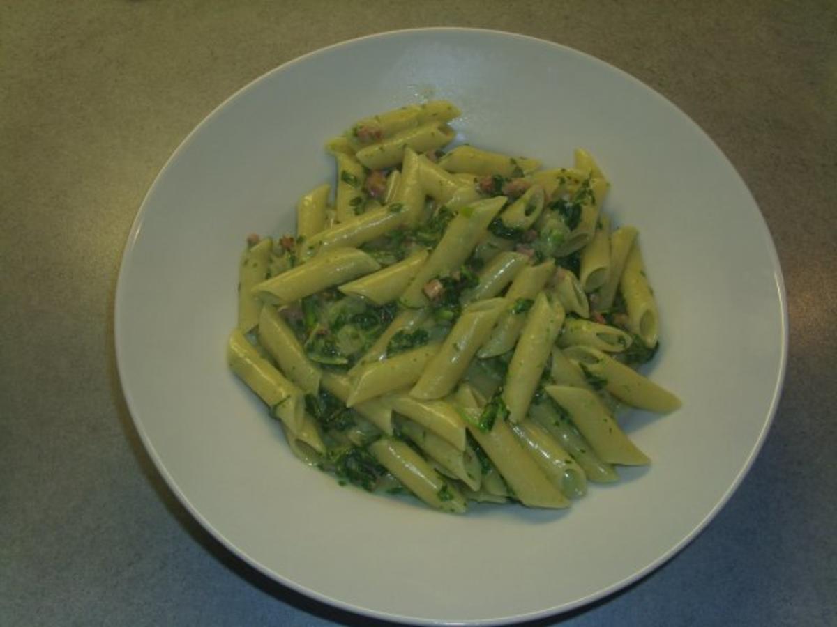 Penne mit Spinat und Edelpilzkäse - Rezept