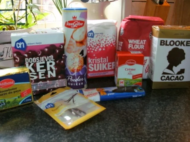 SAUERKIRSCHKUCHEN mit KAKAO-SCHOKO-STREUSSEL - Rezept - Bild Nr. 2