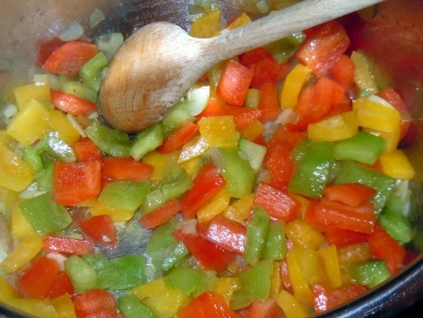 Curry-Bouletten mit Paprika-Zucchini-Weizen - Rezept - Bild Nr. 4